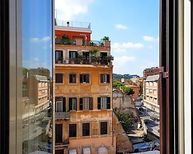Livia - Trastevere 4*